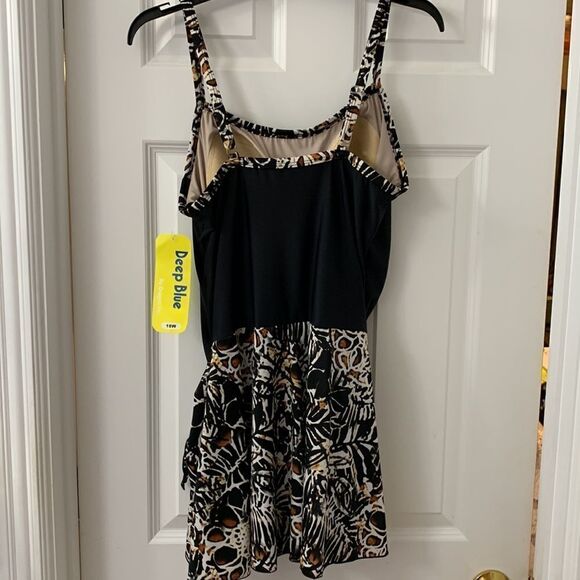 DeepBlue Size 18W black one piece swimwear with built on skirt cover - Picture 2 of 8